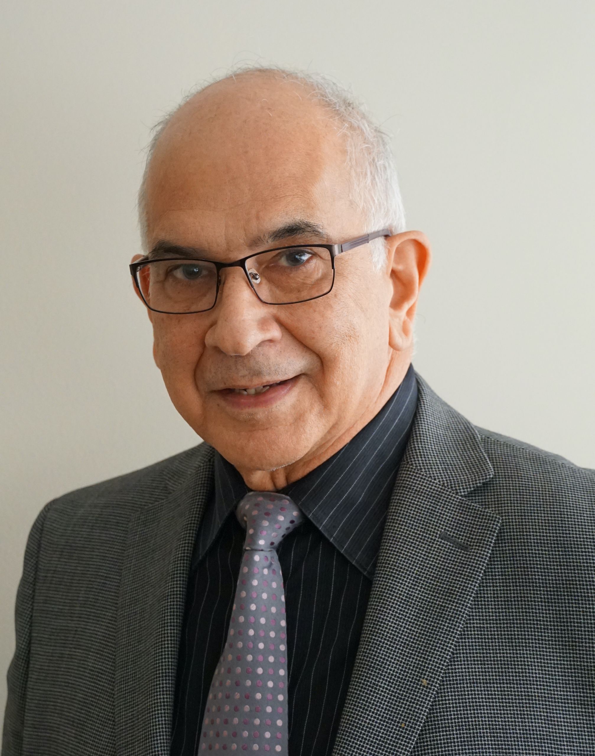 Dr. Enrique Armenta
